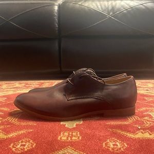 Amazing leather quality maroon shoes.